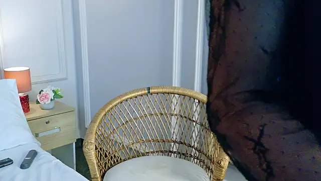 Snapshot of Donna-Doll- chatting on 10-15-25, 03:42 Donna-Doll- online show from 10-15-25, 03:42