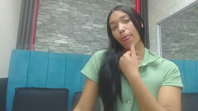 Lil Rose2006 online show from 11-18-25, 03:15