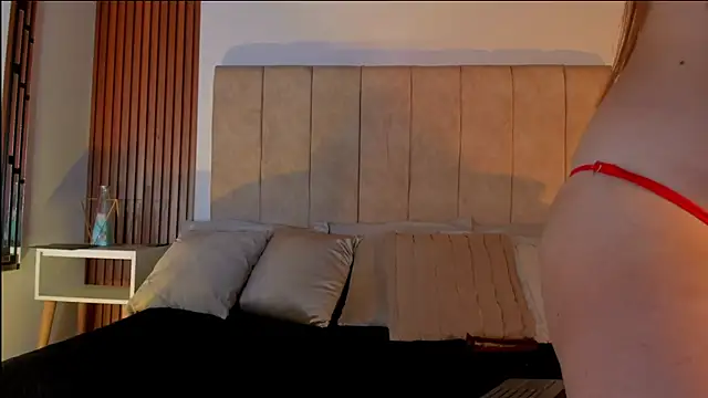 Lauraa saenz11 online show from 10-17-25, 08:10