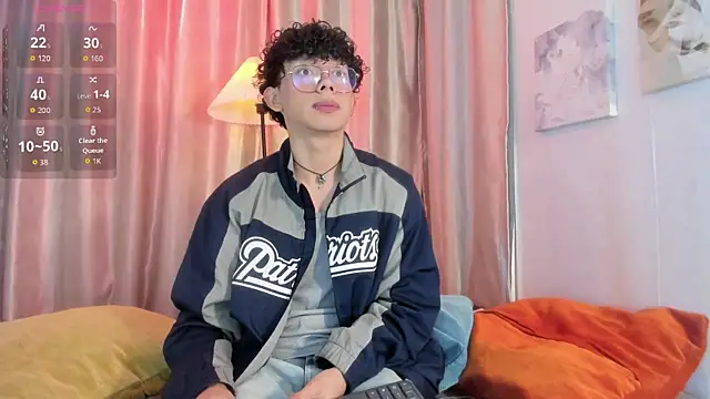 Snapshot of liam_twiink chatting on 05-03-26, 06:22 liam twiink online show from 05-03-26, 06:22