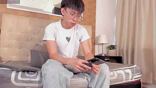 liam twiink online show from 12-04-25, 07:46