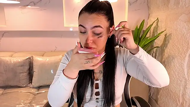 scarlett smith tp online show from 12-21-25, 12:51