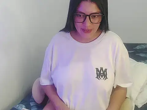 Snapshot of ImSweetLips chatting on 10-04-25, 10:00 ImSweetLips online show from 10-04-25, 10:00