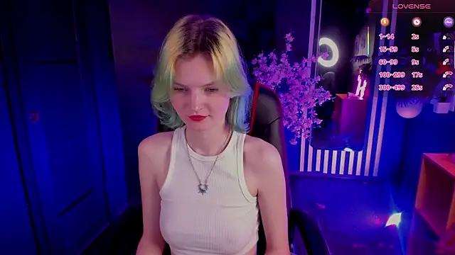 Snapshot of Lika_Sky chatting on 05-15-26, 04:05 Lika Sky online show from 05-15-26, 04:05