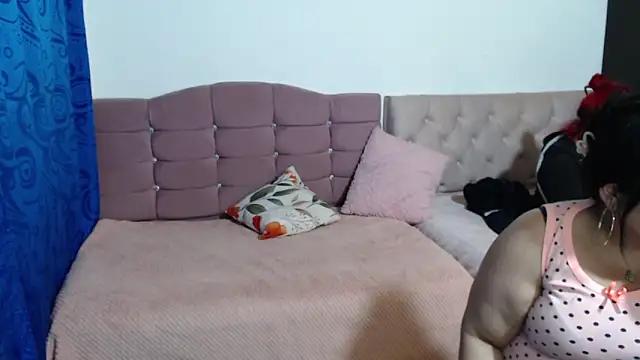 Snapshot of LITTLEKITTY19 chatting on 12-13-25, 08:04 LITTLEKITTY19 online show from 12-13-25, 08:04