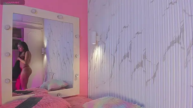 Snapshot of Missdionne_curly chatting on 11-06-25, 09:57 Missdionne curly online show from 11-06-25, 09:57