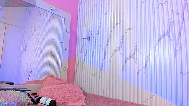 Snapshot of Missdionne_curly chatting on 12-05-25, 11:09 Missdionne curly online show from 12-05-25, 11:09