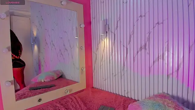 Snapshot of Missdionne_curly chatting on 10-14-25, 11:55 Missdionne curly online show from 10-14-25, 11:55