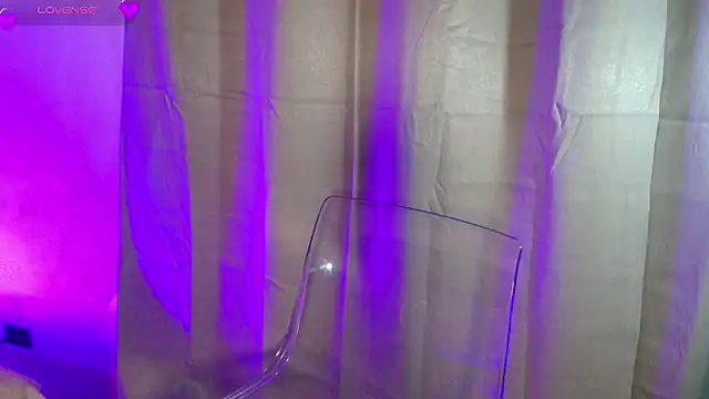 Snapshot of Missdionne_curly chatting on 02-13-26, 11:21 Missdionne curly online show from 02-13-26, 11:21