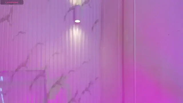 Snapshot of Missdionne_curly chatting on 10-27-25, 11:44 Missdionne curly online show from 10-27-25, 11:44