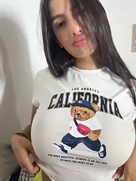 Julieta Duque online show from 06-12-26, 03:15