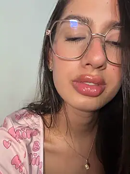 Julieta Duque online show from 05-17-26, 03:06