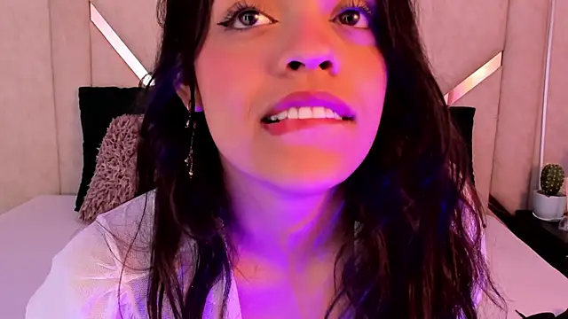 Snapshot of Bella_Ross_ chatting on 11-19-25, 03:17 Bella Ross online show from 11-19-25, 03:17