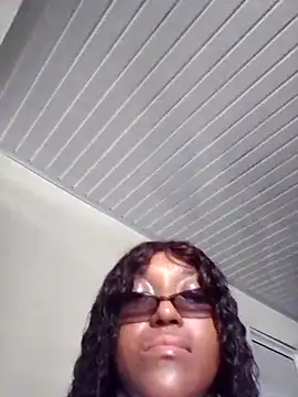 Snapshot of SONDRADAYAN chatting on 10-03-25, 09:05 SONDRADAYAN online show from 10-03-25, 09:05