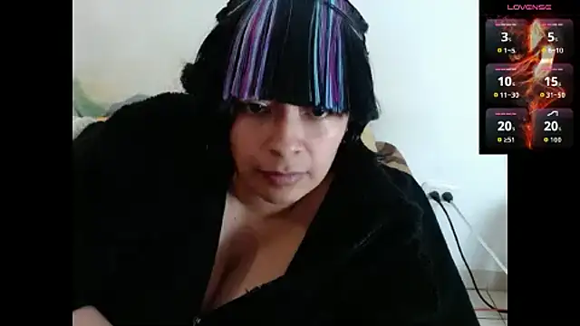 Snapshot of Acelinrose chatting on 10-17-25, 10:44 Acelinrose online show from 10-17-25, 10:44