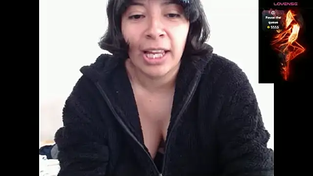 Snapshot of Acelinrose chatting on 10-05-25, 07:26 Acelinrose online show from 10-05-25, 07:26