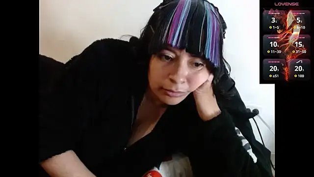 Snapshot of Acelinrose chatting on 10-16-25, 09:28 Acelinrose online show from 10-16-25, 09:28