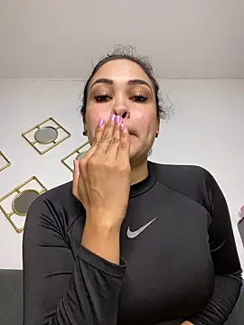 Snapshot of FOX_LATINA chatting on 06-08-26, 02:01 FOX LATINA online show from 06-08-26, 02:01
