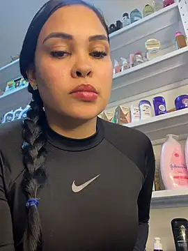 Snapshot of FOX_LATINA chatting on 04-24-26, 12:34 FOX LATINA online show from 04-24-26, 12:34