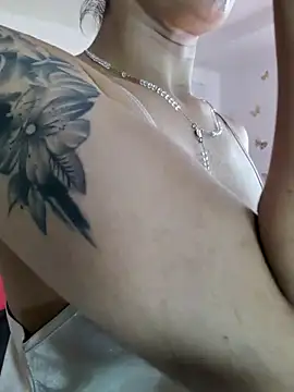 ValeNiitaLuv online show from 04-19-26, 05:25