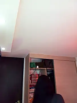 ValeNiitaLuv online show from 12-18-25, 03:11