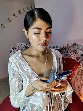 Snapshot of ValeNiitaLuv chatting on 05-17-26, 10:04 ValeNiitaLuv online show from 05-17-26, 10:04