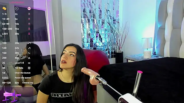 IsaDiiaz online show from 10-16-25, 04:10