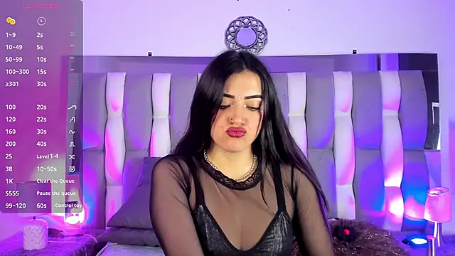 IsaDiiaz online show from 10-28-25, 04:24