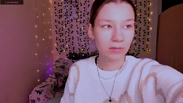 LinaBlossom  online show from 01-10-26, 06:53