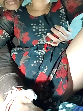 Snapshot of Couple_romence1 chatting on 02-15-26, 06:14 Couple romence1 online show from 02-15-26, 06:14