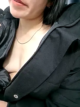 Norah-h online show from 11-20-25, 01:45