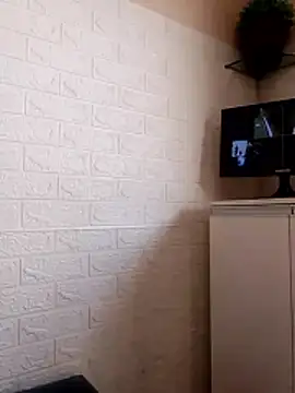 Crislove22 online show from 10-27-25, 04:52