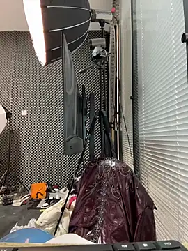 YY-27 online show from 11-19-25, 11:10