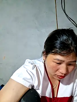 Snapshot of diamond-- chatting on 04-19-26, 12:39 diamond-- online show from 04-19-26, 12:39