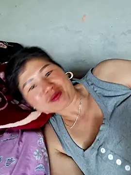 Snapshot of diamond-- chatting on 04-18-26, 05:21 diamond-- online show from 04-18-26, 05:21