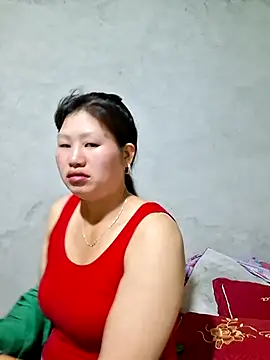 Snapshot of diamond-- chatting on 10-19-25, 12:24 diamond-- online show from 10-19-25, 12:24