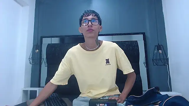 Daniel delux  online show from 10-13-25, 12:29