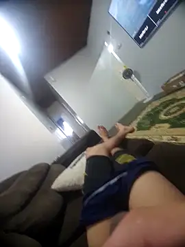 douglasdesouza22 online show from 12-02-25, 08:43