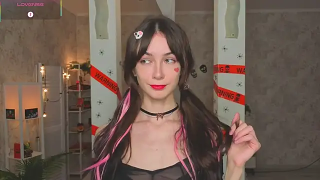 ReneeLippeatt online show from 10-31-25, 07:43