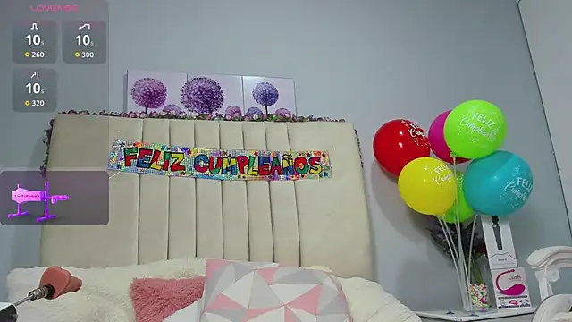 AmandaaWats online show from 11-20-25, 04:07