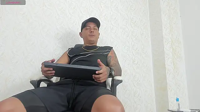 Snapshot of MaximoHall86 chatting on 09-24-25, 12:55 MaximoHall86 online show from 09-24-25, 12:55
