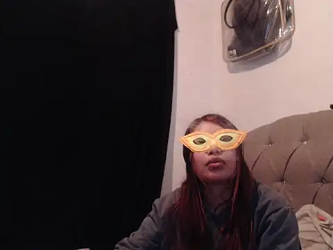 dulce-emily18 online show from 09-23-25, 03:13