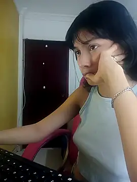 xoxo milk online show from 10-28-25, 04:17