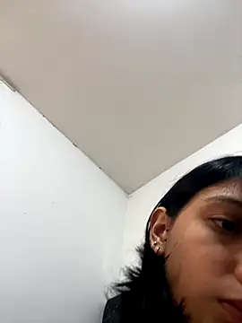 xoxo milk online show from 11-30-25, 07:36