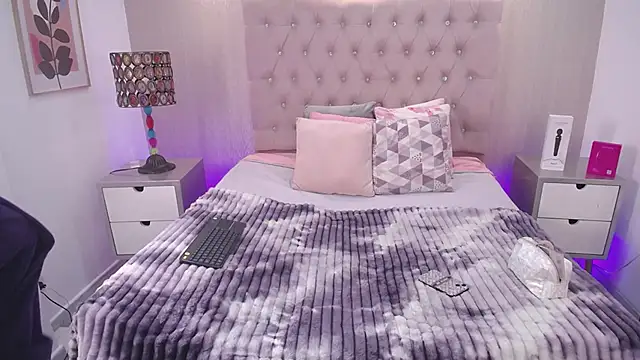 EmilyCley online show from 12-05-25, 04:33