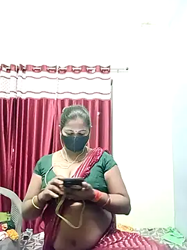 Snapshot of School_medam chatting on 10-08-25, 03:46 School medam online show from 10-08-25, 03:46