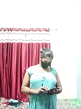 Snapshot of School_medam chatting on 10-09-25, 03:45 School medam online show from 10-09-25, 03:45