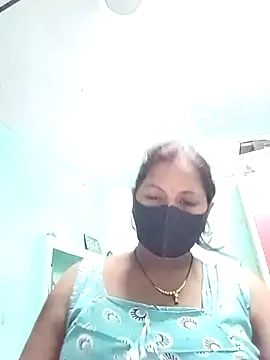 Snapshot of School_medam chatting on 09-21-25, 12:05 School medam online show from 09-21-25, 12:05