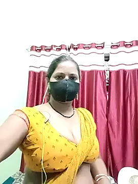 Snapshot of School_medam chatting on 10-28-25, 11:47 School medam online show from 10-28-25, 11:47