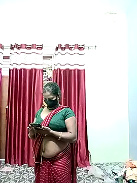 Snapshot of School_medam chatting on 10-28-25, 11:20 School medam online show from 10-28-25, 11:20